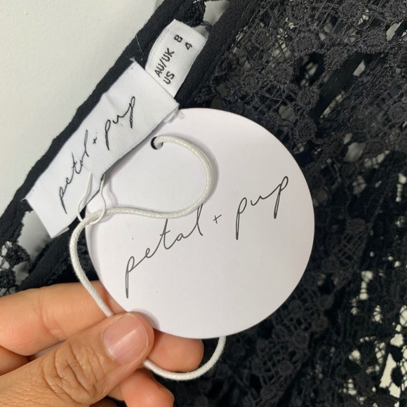 Petal + Pup‎ Lace puff sleeves Deep V-Neck Party Cocktail mini Dress Black US 4 - Picture 5 of 7